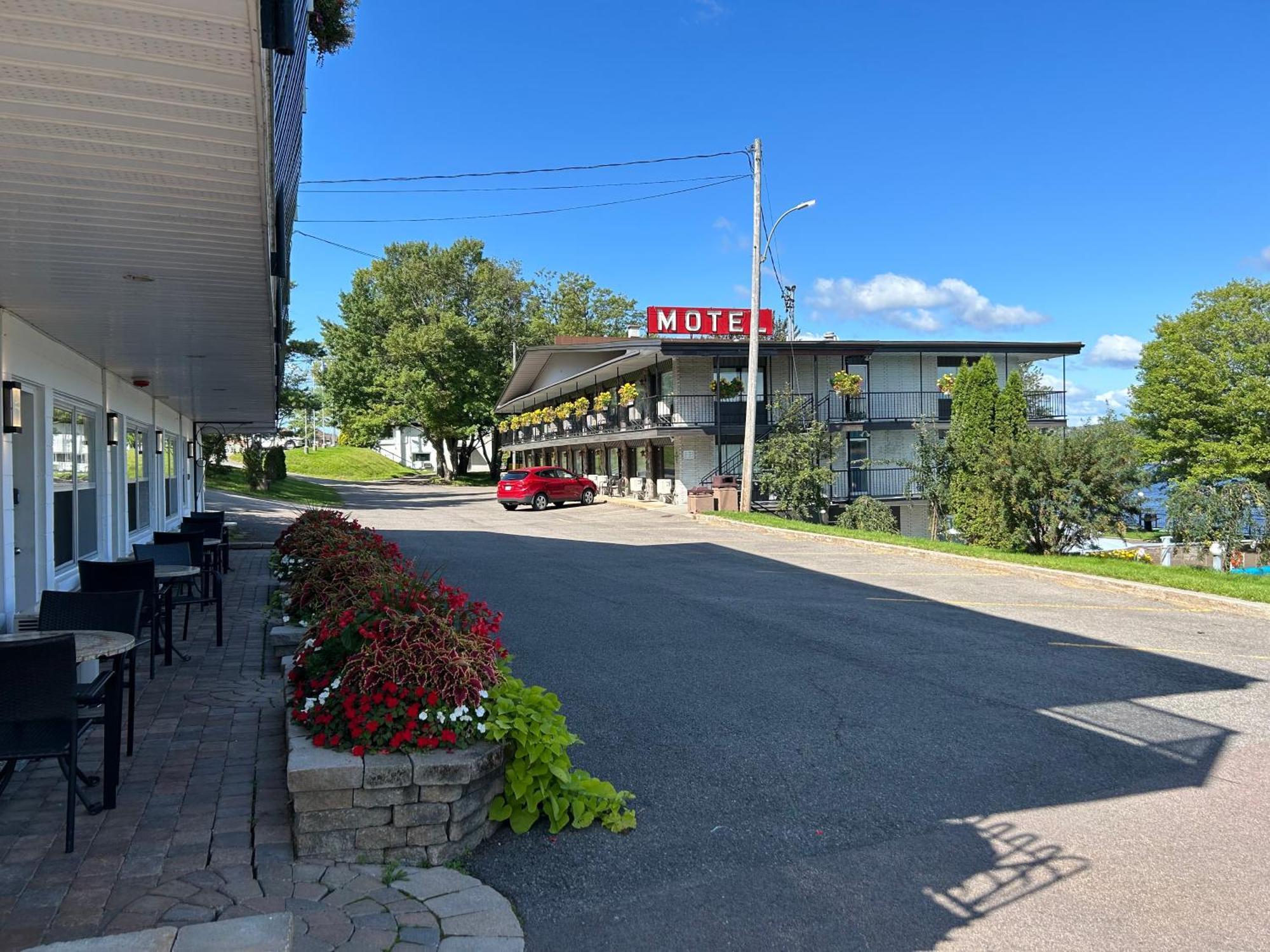 Motel Panoramique Chicoutimi Esterno foto