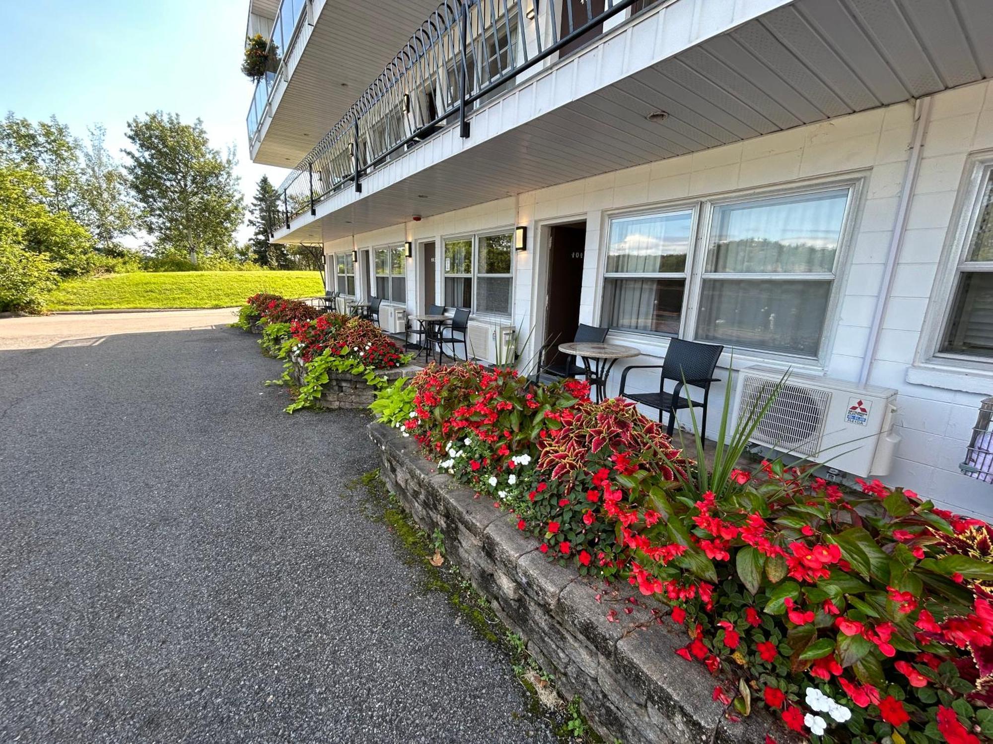 Motel Panoramique Chicoutimi Esterno foto