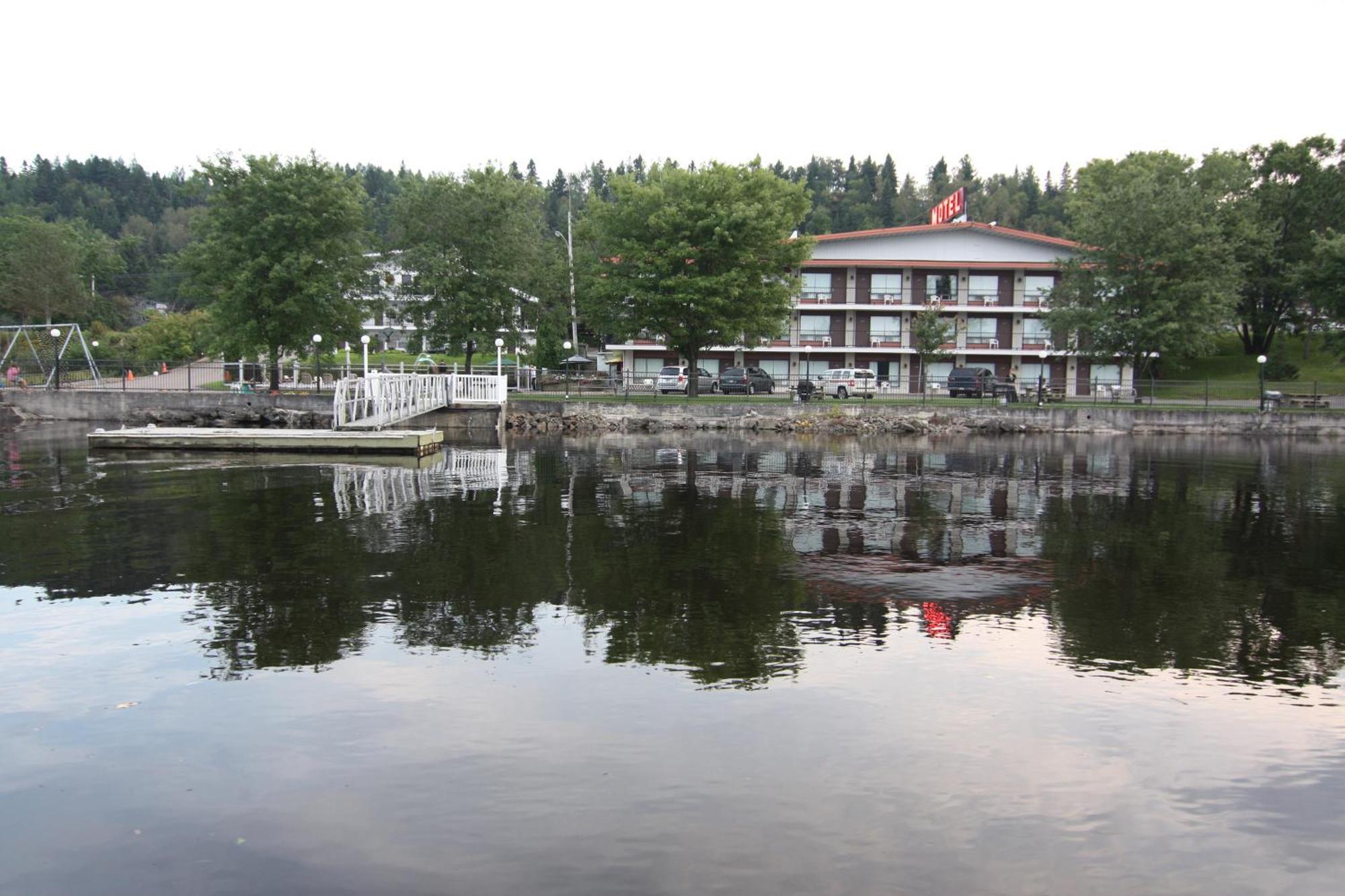 Motel Panoramique Chicoutimi Esterno foto