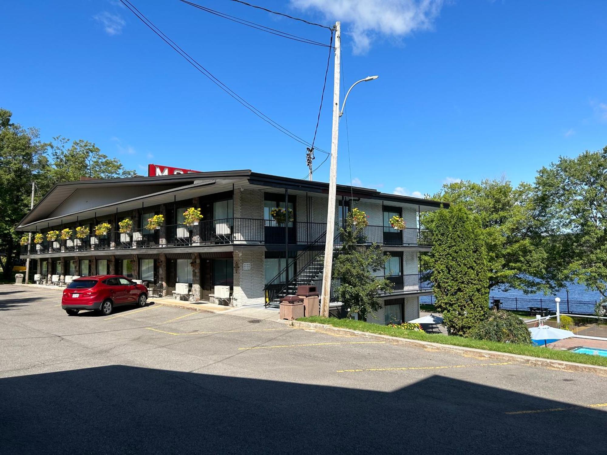 Motel Panoramique Chicoutimi Esterno foto