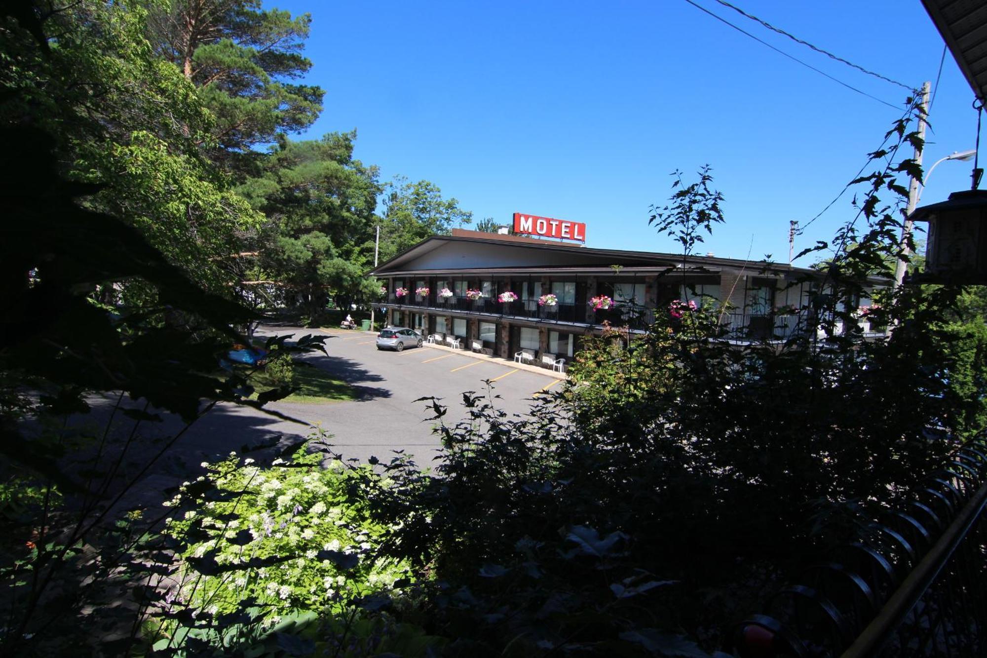 Motel Panoramique Chicoutimi Esterno foto