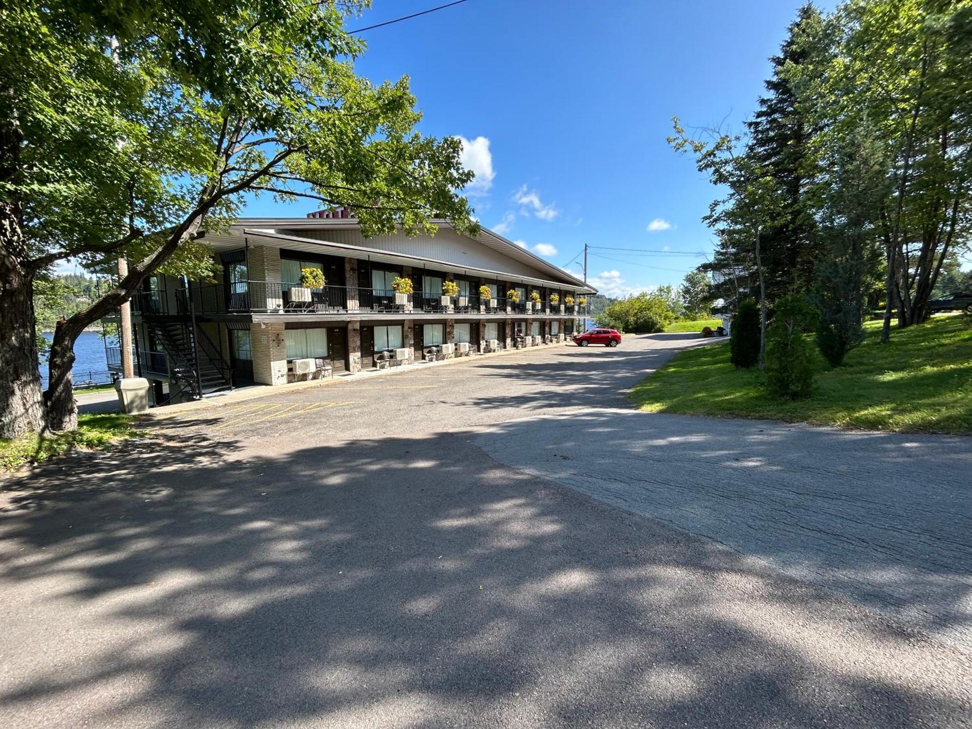 Motel Panoramique Chicoutimi Esterno foto