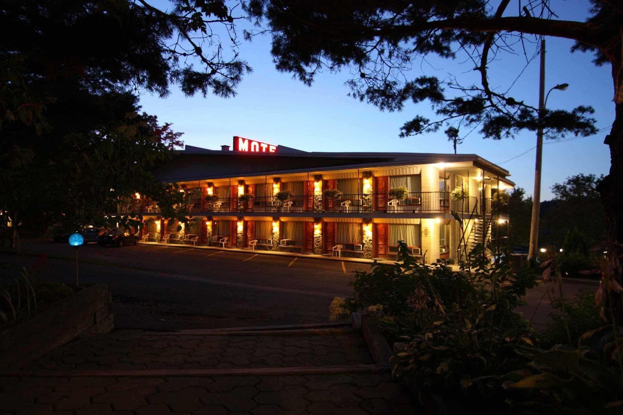 Motel Panoramique Chicoutimi Esterno foto